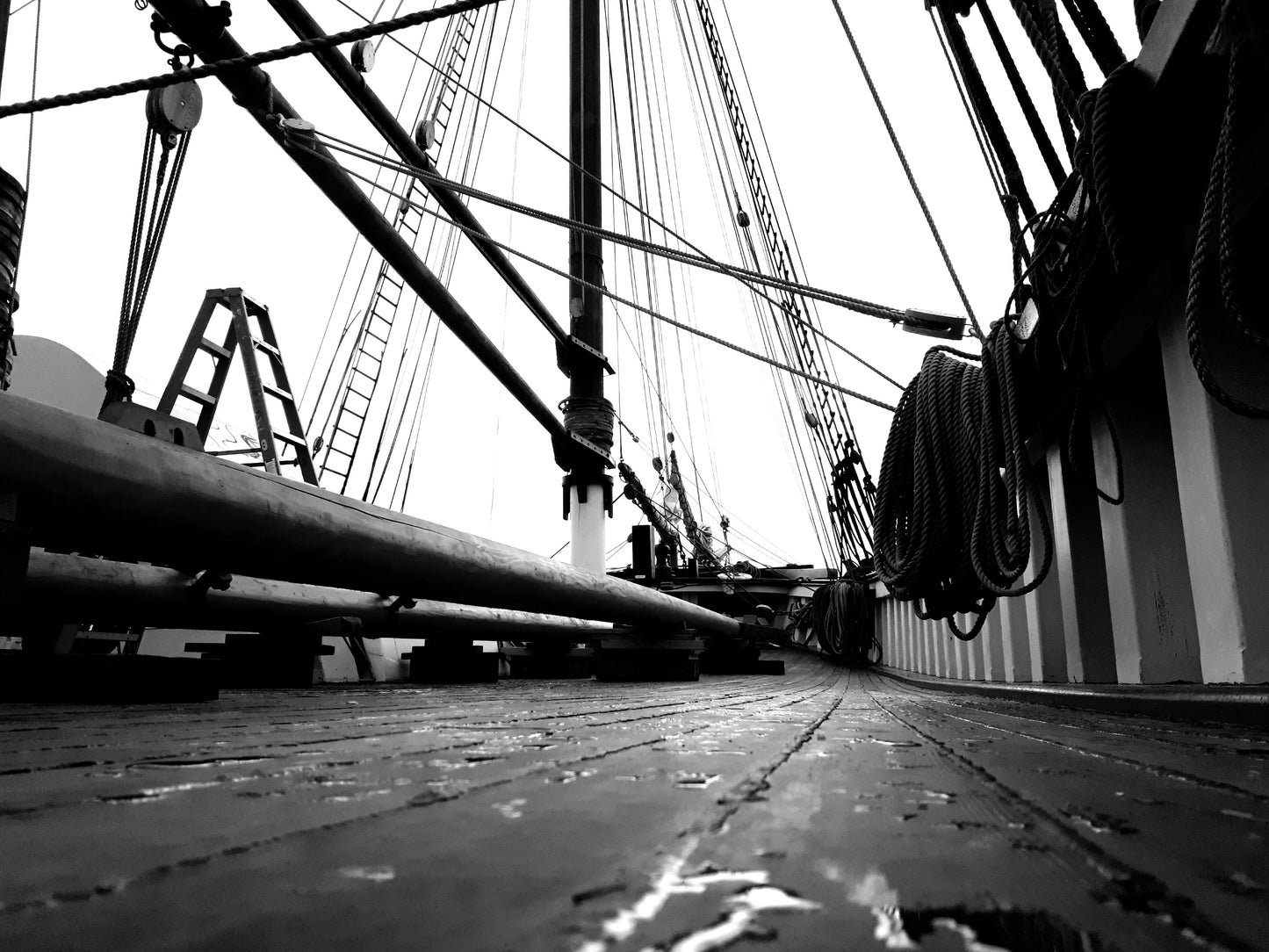 Fotografie_schwarz-weiß Segelschiff auf Leinwand gedruckt